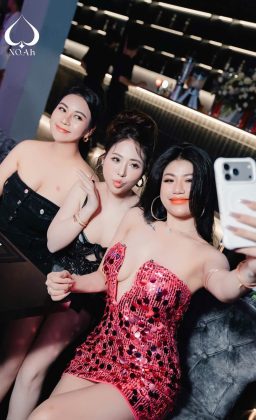 Bích Hoa Nguyễn - Đi chơi là chính , chụp ảnh là nhiệm vụ .. #viral