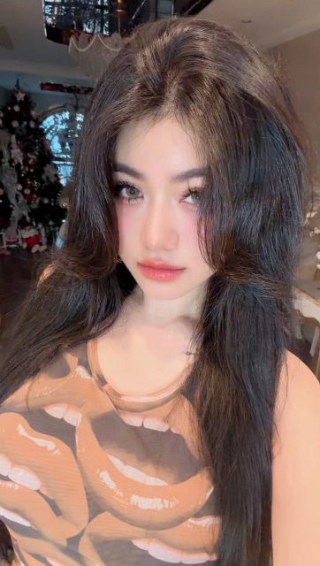Bích Hoa Nguyễn - Em muốn hunn ở đây ..