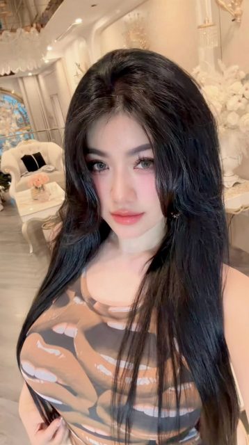 Bích Hoa Nguyễn - Em muốn hunn ở đây ..