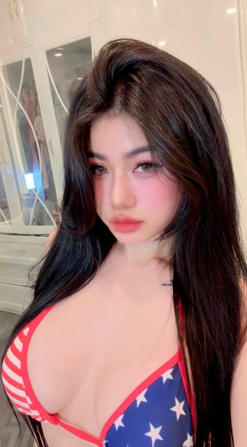 Bích Hoa Nguyễn - Trông nũng nịu nhưng tính hơi khó chịu ..