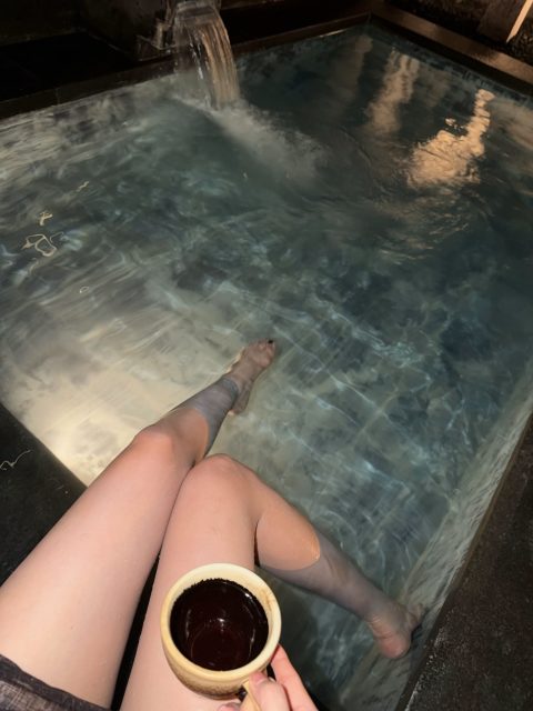 Nguyễn Thị Phi Yến - A warm onsen, a cup of sake, and a quiet mind.