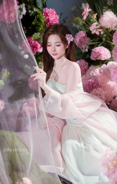 Ly Ly Trần - Có quá nhiều sự xinh đẹp ở đây JOLI Studio