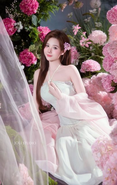Ly Ly Trần - Có quá nhiều sự xinh đẹp ở đây JOLI Studio