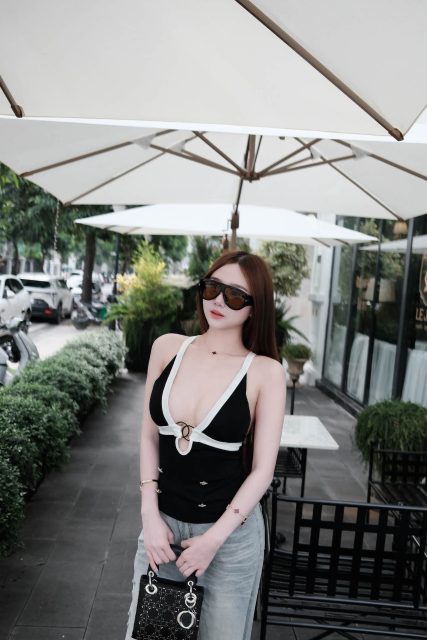 Ly Ly Trần - Họ đồn tôi lăng nhăng trong khi Tôi ăn phở còn sợ c bán xôi buồn