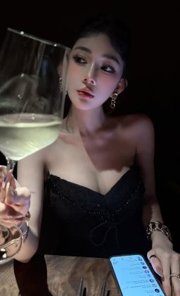 Khánh Vân Phạm - Me again