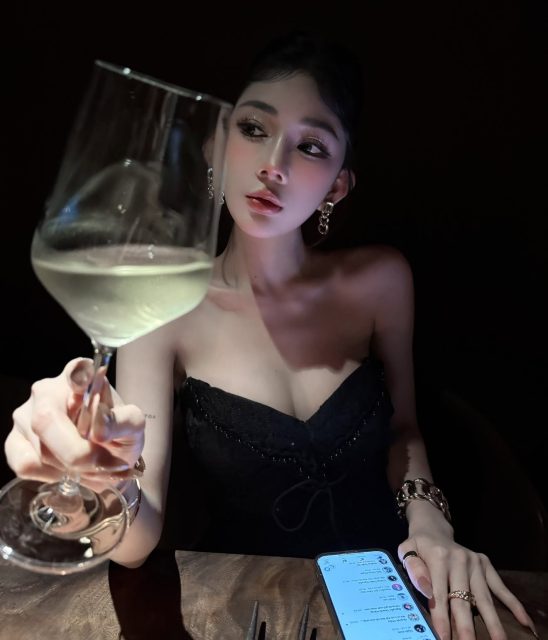 Khánh Vân Phạm - Me again
