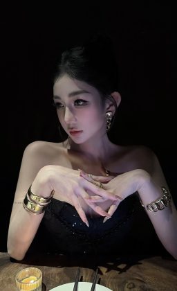 Khánh Vân Phạm - Me again