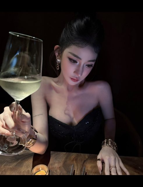 Khánh Vân Phạm - Me again