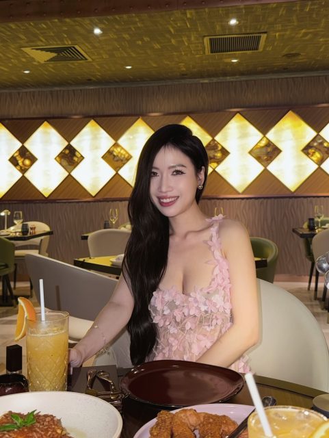 Trịnh Lâm Oanh - Đi date cùng với người đẹp