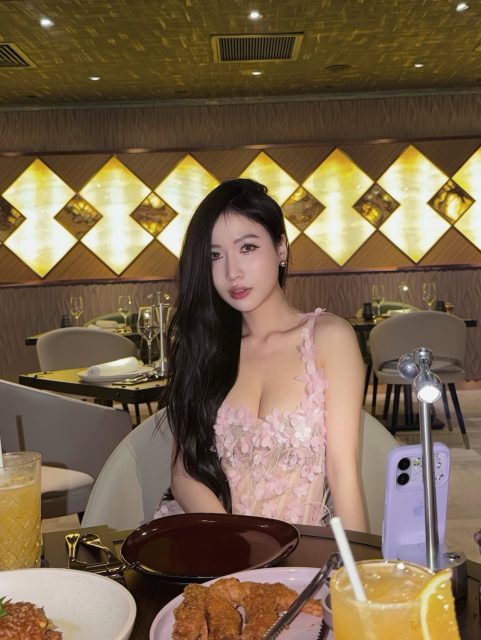 Trịnh Lâm Oanh - Đi date cùng với người đẹp