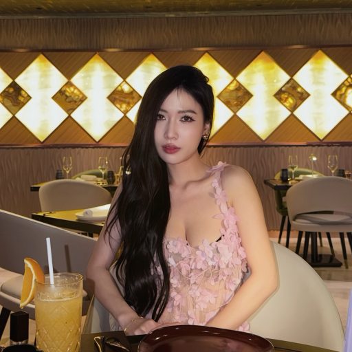 Trịnh Lâm Oanh - Đi date cùng với người đẹp