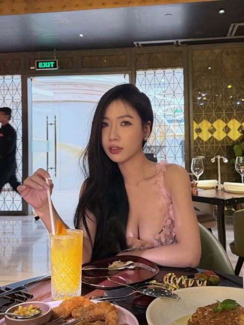 Trịnh Lâm Oanh - Đi date cùng với người đẹp
