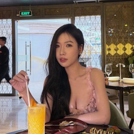 Trịnh Lâm Oanh - Đi date cùng với người đẹp