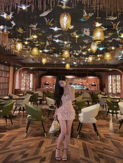 Trịnh Lâm Oanh - Đi date cùng với người đẹp
