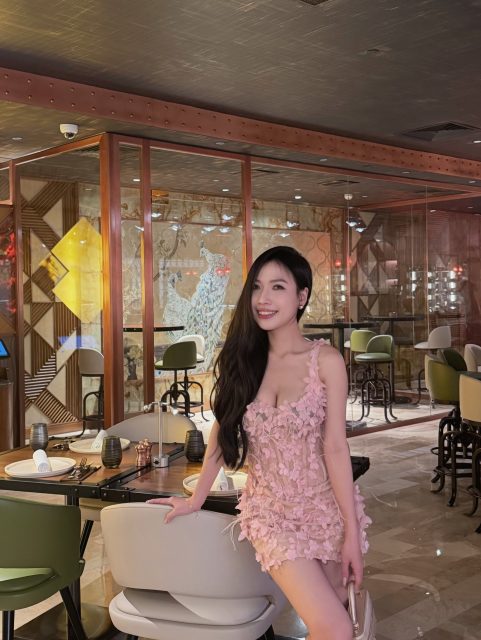 Trịnh Lâm Oanh - Đi date cùng với người đẹp