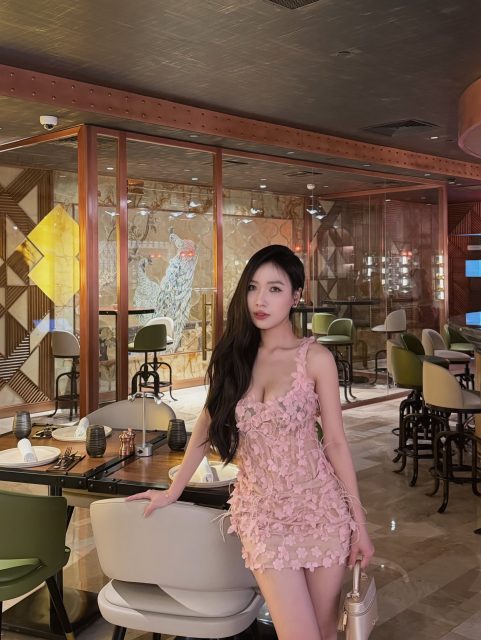 Trịnh Lâm Oanh - Đi date cùng với người đẹp