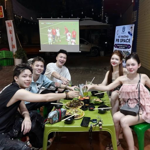 Nguyễn Linh Linh - Bít anh việt kiềuuuu Đón 2 anh Chú Voi Con đến từ Buôn Ma Thuột…