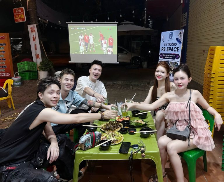 Nguyễn Linh Linh - Bít anh việt kiềuuuu Đón 2 anh Chú Voi Con đến từ Buôn Ma Thuột…