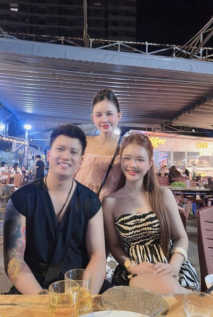 Nguyễn Linh Linh - Bít anh việt kiềuuuu Đón 2 anh Chú Voi Con đến từ Buôn Ma Thuột…