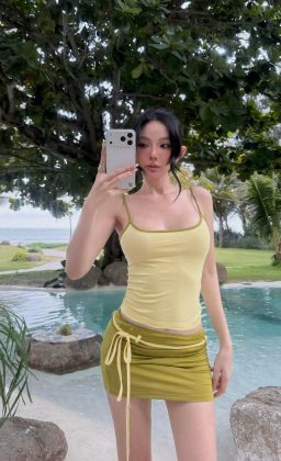 Phạm Thuỵ Kim Linh - Mn dậy chưa ạ dậy rồi thì múc chiếc set này đi nào Xênh vãi…