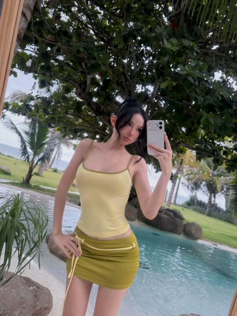 Phạm Thuỵ Kim Linh - Mn dậy chưa ạ dậy rồi thì múc chiếc set này đi nào Xênh vãi…