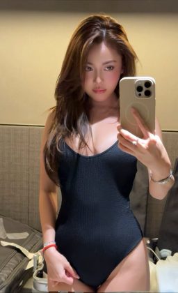 Võ Châu Ngọc - Ban cọt cùng trái dừa dứa haha mẹ nói cho uống dừa trừ cơm :)) đỡ…