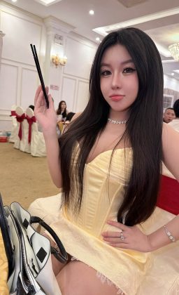 Nguyễn Thanh Hằng - Bạn bè lấy chồng hết rồi Tìm bạn mới để chơi thôi