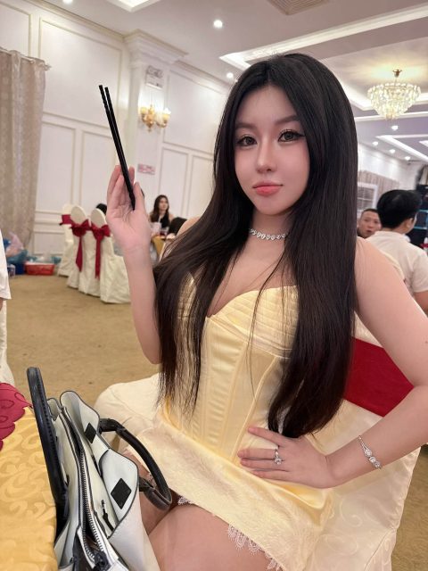 Nguyễn Thanh Hằng - Bạn bè lấy chồng hết rồi Tìm bạn mới để chơi thôi