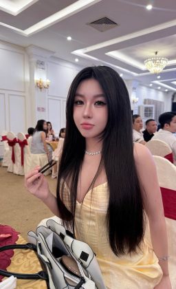 Nguyễn Thanh Hằng - Bạn bè lấy chồng hết rồi Tìm bạn mới để chơi thôi