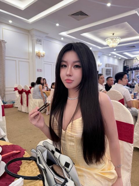 Nguyễn Thanh Hằng - Bạn bè lấy chồng hết rồi Tìm bạn mới để chơi thôi