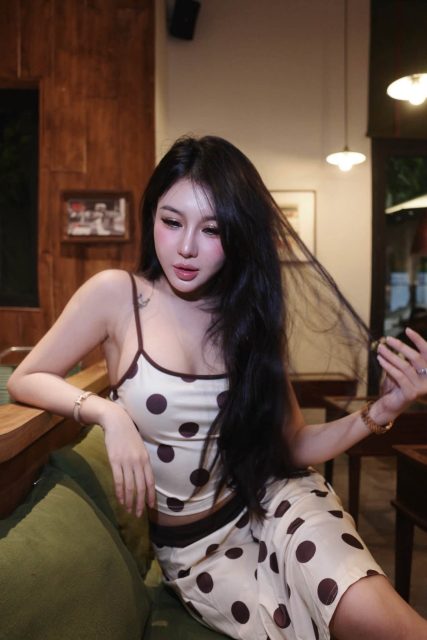 Nguyễn Thanh Hằng - Đừng khiến đôi môi dịu êm ... :)))