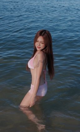 Thủy Tiên - Mây cười vs gió Biển cười vs em
