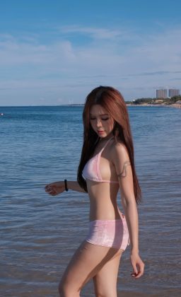 Thủy Tiên - Mây cười vs gió Biển cười vs em