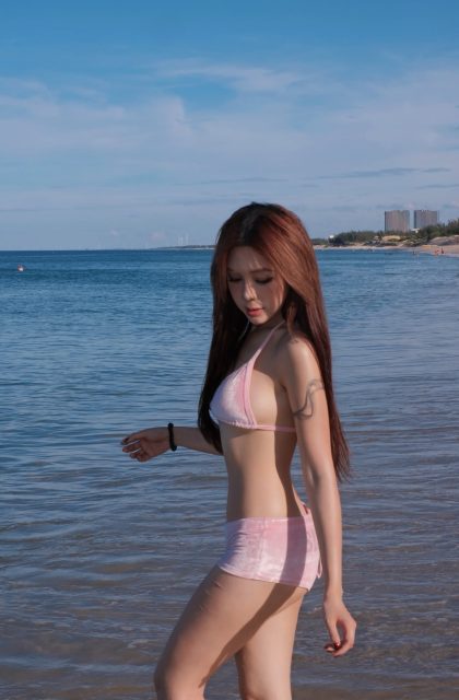Thủy Tiên - Mây cười vs gió Biển cười vs em