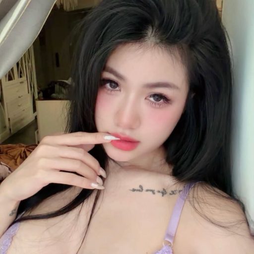 Bích Hoa Nguyễn - Cảnh báo nhẹ: Tiếp xúc nhiều dễ sinh tương tư ..
