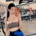Bích Hoa Nguyễn - Chú ở phòng tập bảo giữ dáng thế này 10 năm nữa nhé rồi hãng ăn uống…