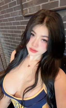 Bích Hoa Nguyễn - Hôm nay đăng ảnh đỡ flop chưa nhỉ , mọi người like để e biết với ..