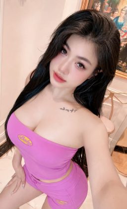 Bích Hoa Nguyễn - Nhìn em hơi khó thở, mà càng nhìn lại càng không muốn thở đều ...