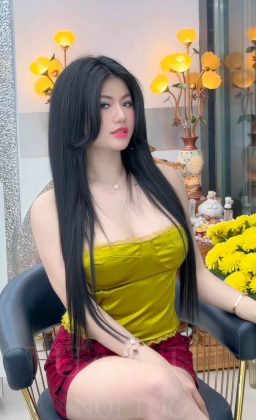Bích Hoa Nguyễn - Nhìn em hơi khó thở, mà càng nhìn lại càng không muốn thở đều ...