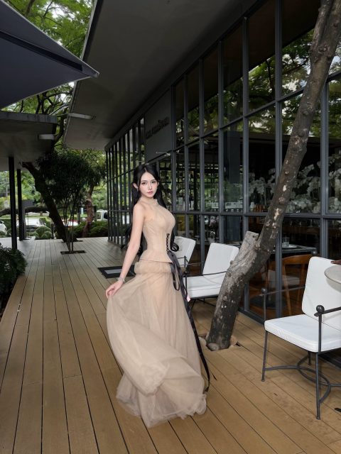 Nguyễn Thị Phi Yến - Cười một cái, nắng cũng thấy ngại mà vàng hơn JENÉA By Jenny