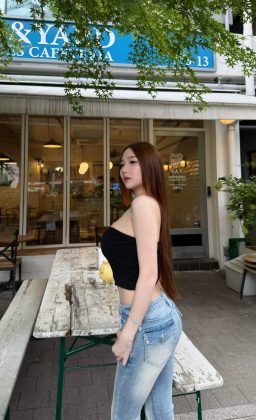 Ly Ly Trần - Em hiểu chuyện thì ai hiểu em?