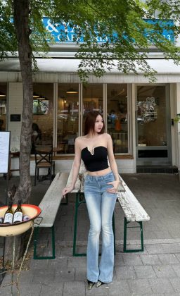 Ly Ly Trần - Em hiểu chuyện thì ai hiểu em?