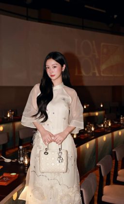 Vũ Phương Anh - Rồi ông trời sẽ mang đến cho bạn 1 người: Vừa gặp bạn, đã cười Vừa…