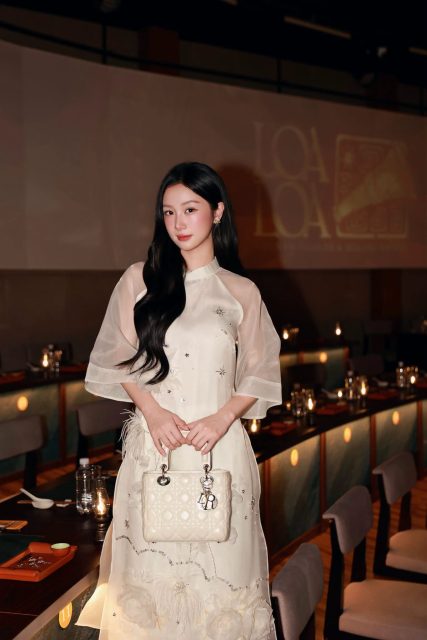 Vũ Phương Anh - Rồi ông trời sẽ mang đến cho bạn 1 người: Vừa gặp bạn, đã cười Vừa…