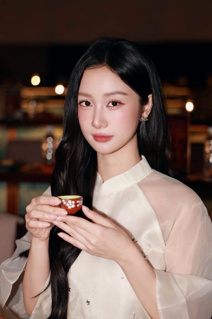 Vũ Phương Anh - Rồi ông trời sẽ mang đến cho bạn 1 người: Vừa gặp bạn, đã cười Vừa…