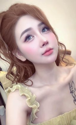 Thúy Hiền - Điều cảm động nhất không phải là anh nói thương em. Mà anh nói với…