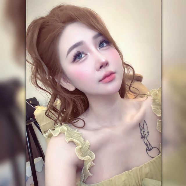 Thúy Hiền - Điều cảm động nhất không phải là anh nói thương em. Mà anh nói với…