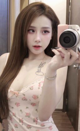 Thúy Hiền - Điều cảm động nhất không phải là anh nói thương em. Mà anh nói với…
