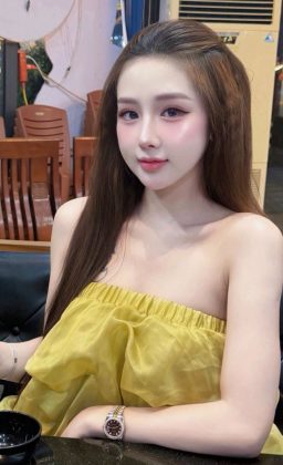 Thúy Hiền - Điều cảm động nhất không phải là anh nói thương em. Mà anh nói với…