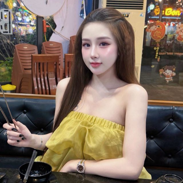 Thúy Hiền - Điều cảm động nhất không phải là anh nói thương em. Mà anh nói với…